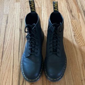 Dr. Martens 8 eyelet boot style 1460 Men’s US size 9 greasy black